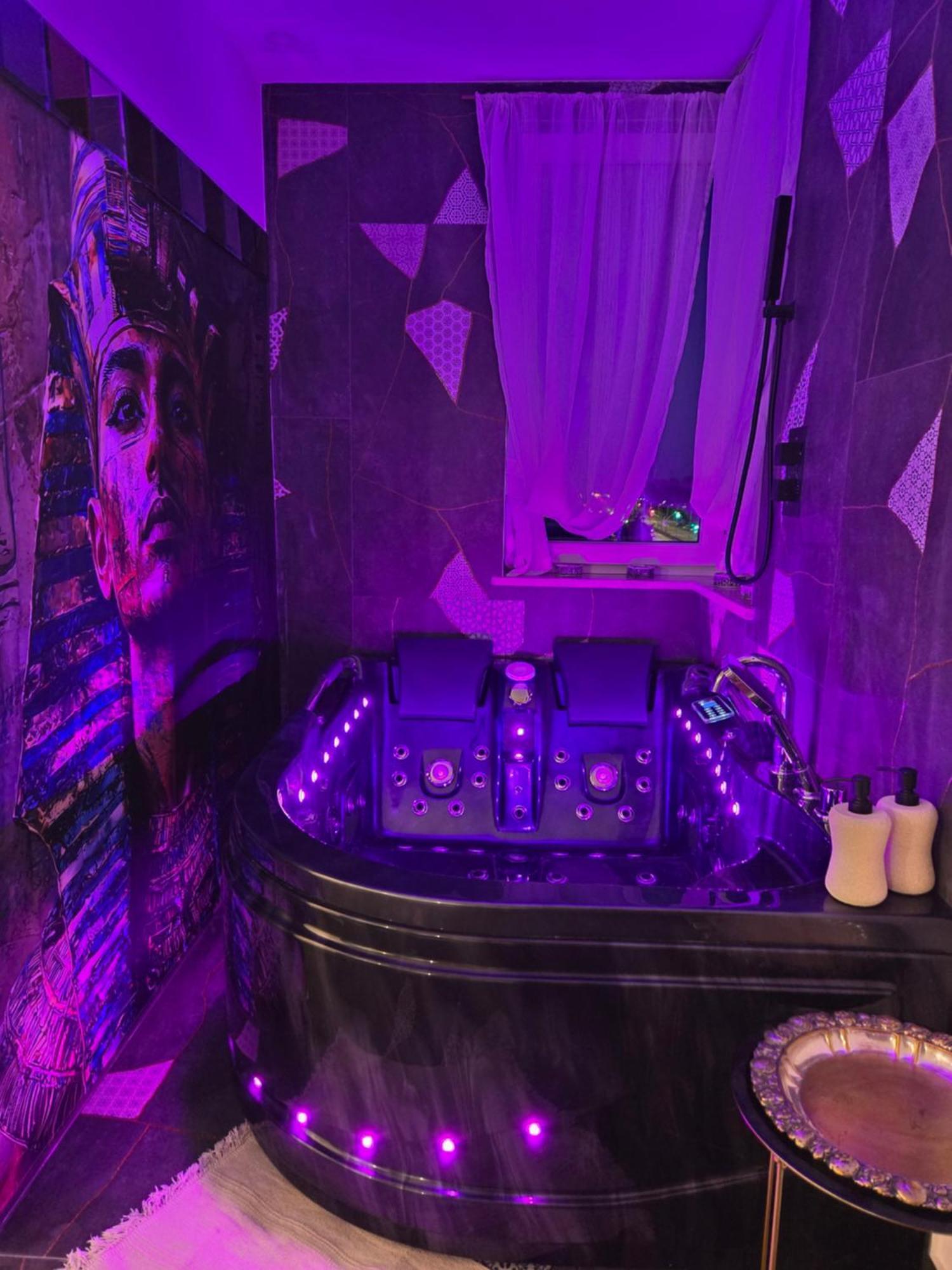 By The Sea - Prestige With A Luxurious Jacuzzi, Sauna And An Exclusive Massage Chair Available In One Of The Apartments! Lägenhet Gdańsk