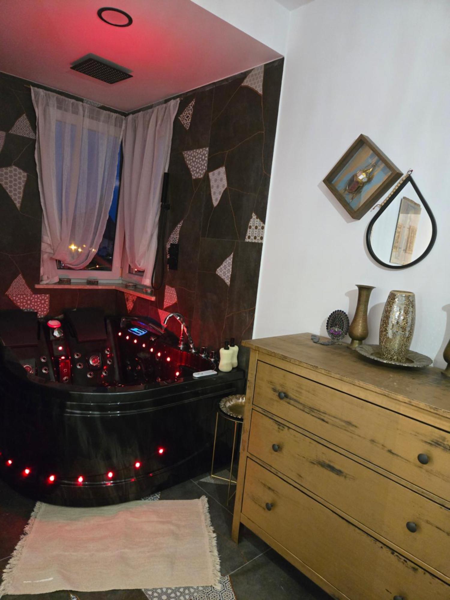 Lägenhet By The Sea - Prestige With A Luxurious Jacuzzi, Sauna And An Exclusive Massage Chair Available In One Of The Apartments! Gdańsk
