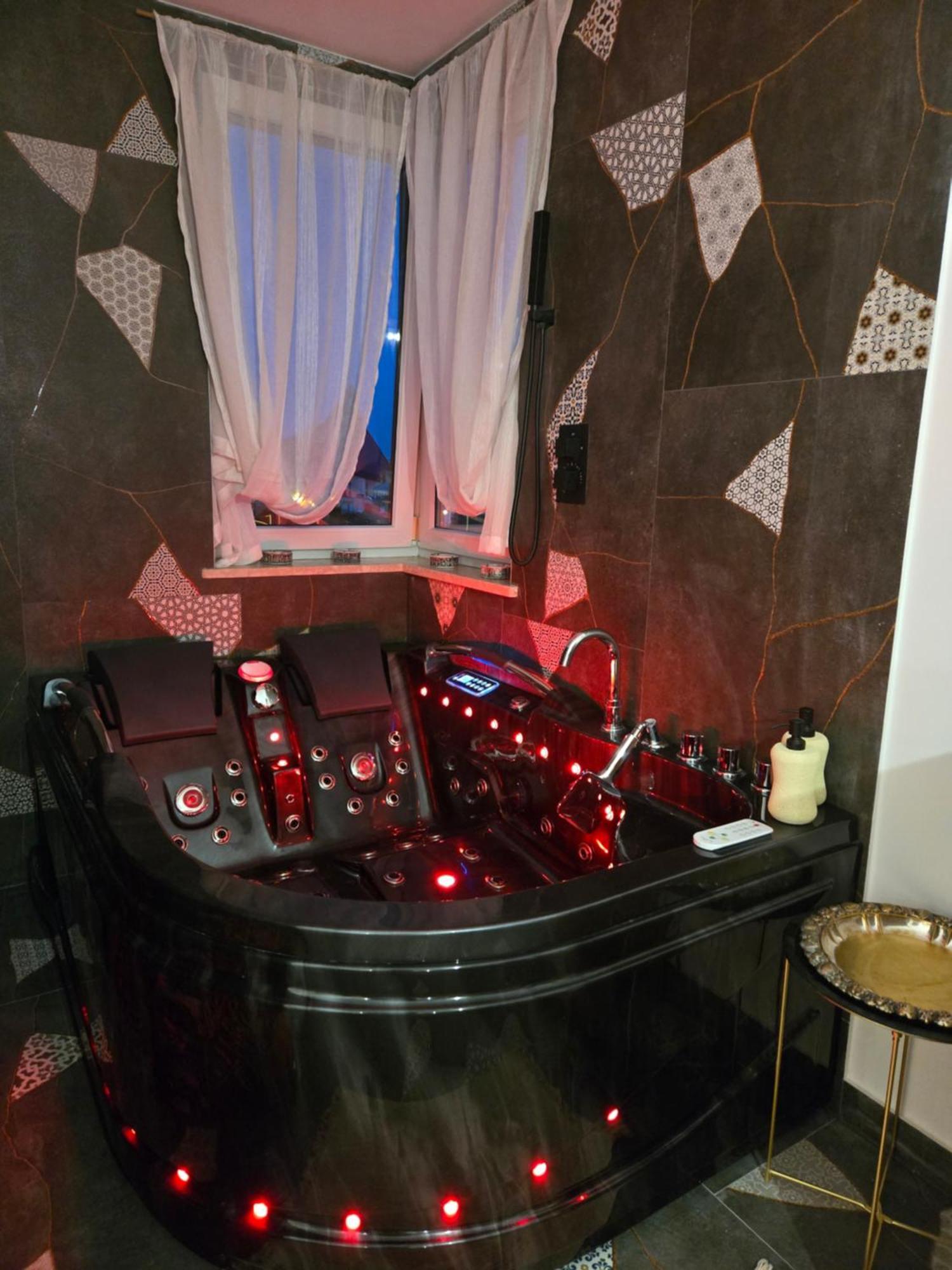 Lägenhet By The Sea - Prestige With A Luxurious Jacuzzi, Sauna And An Exclusive Massage Chair Available In One Of The Apartments! Gdańsk
